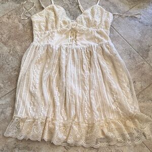 NWT Frille rose Lace faux corset Dress beige size medium zip strapless ruffle